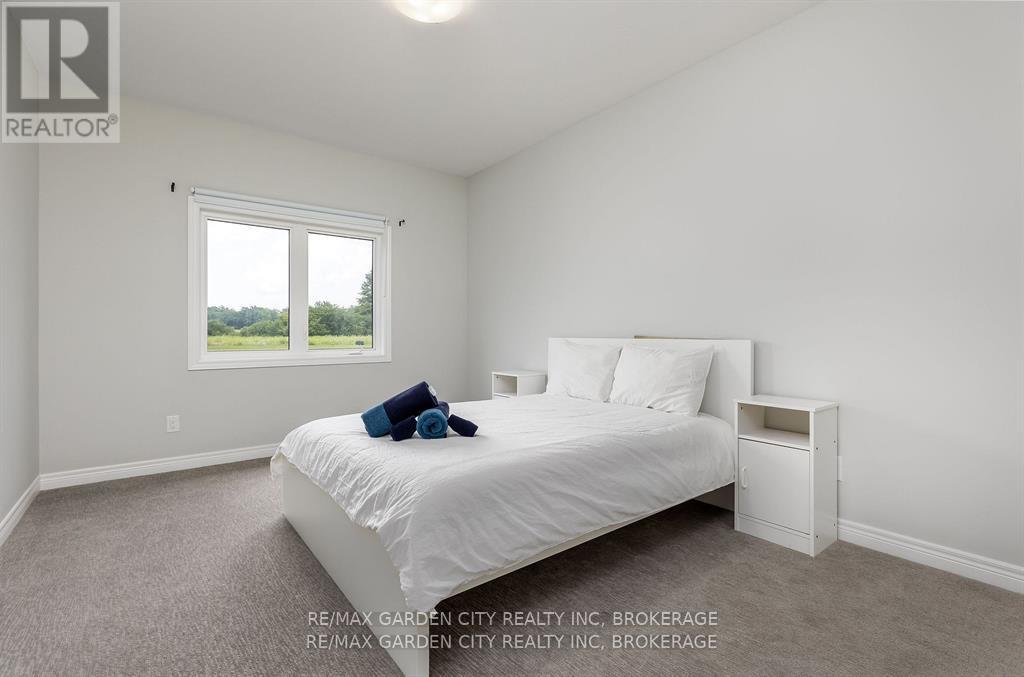 Photo 2 of 34 Bounty Avenue, Thorold ON