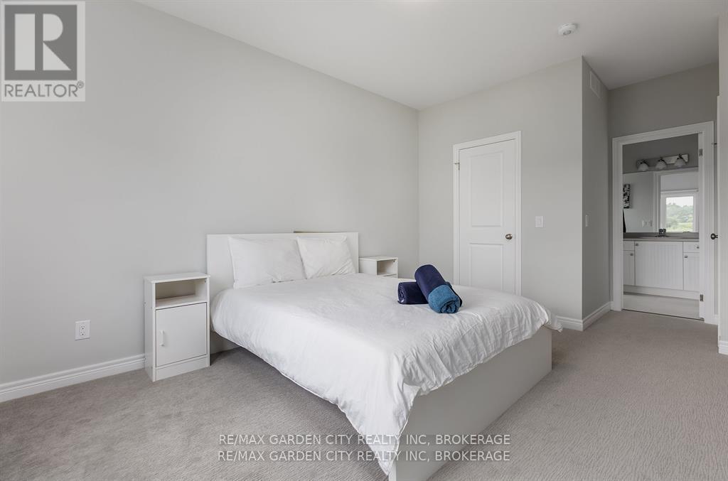 Photo 37 of 34 Bounty Avenue, Thorold ON