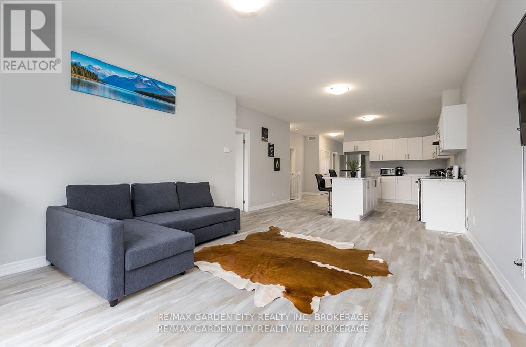Photo 38 of 34 Bounty Avenue, Thorold ON