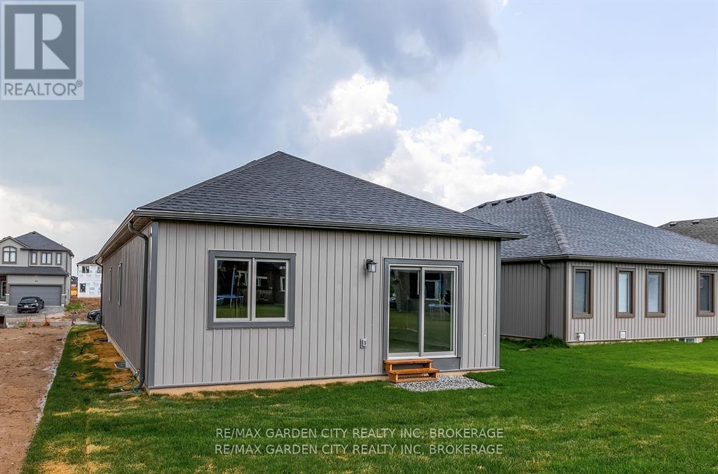 Photo 9 of 34 Bounty Avenue, Thorold ON
