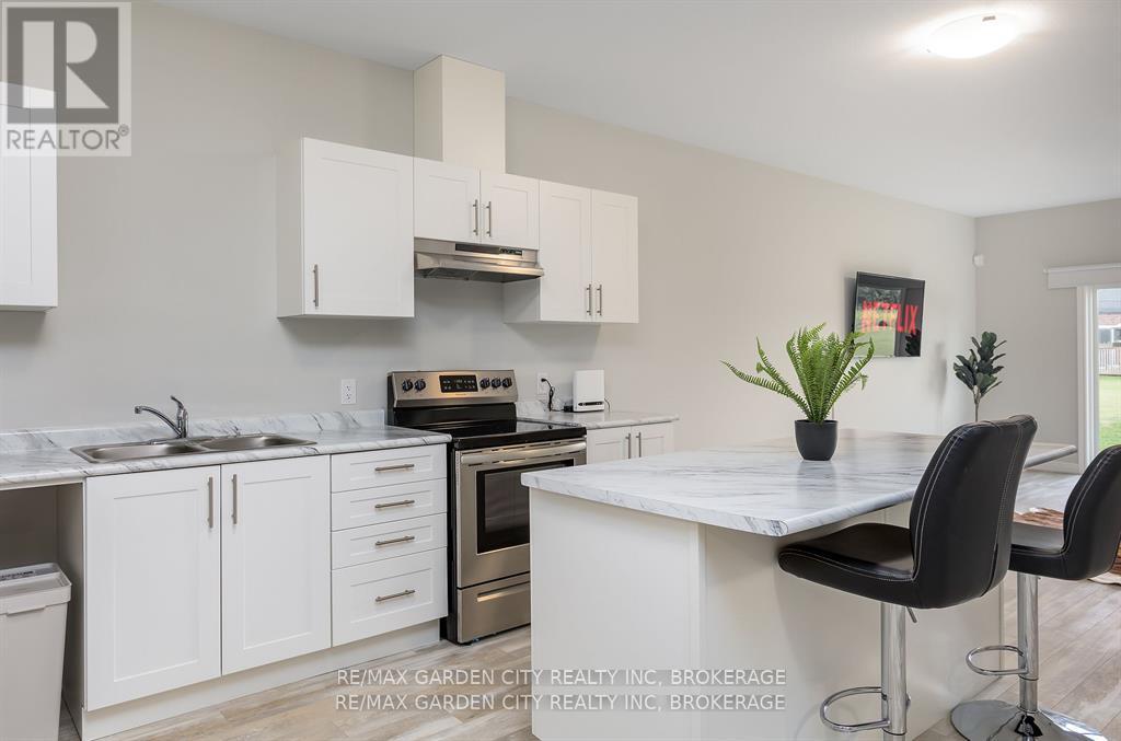 Photo 21 of 34 Bounty Avenue, Thorold ON