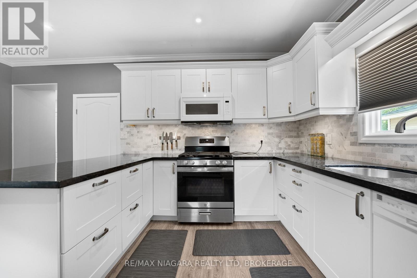 Photo 15 of 2969 2971 Portage Road, Niagara Falls ON