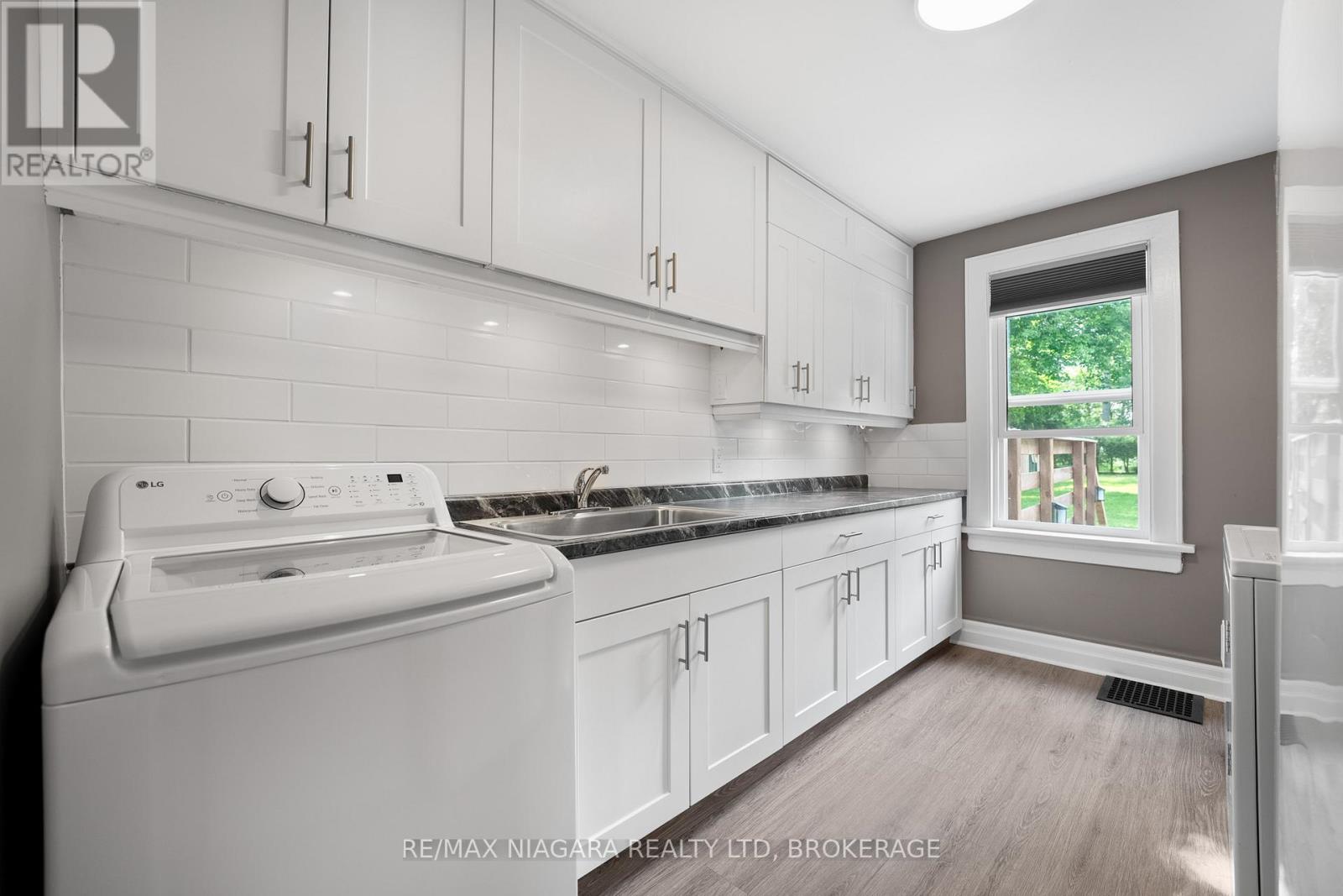 Photo 20 of 2969 2971 Portage Road, Niagara Falls ON