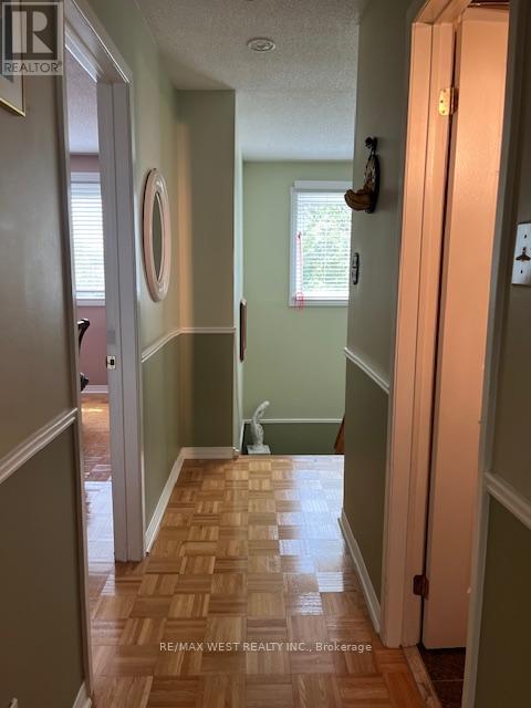 Photo 1 of 102 Swinton Crescent, Vaughan ON