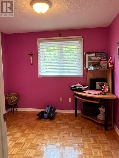 Photo 15 of 102 Swinton Crescent, Vaughan ON