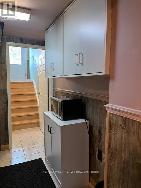 Photo 10 of 102 Swinton Crescent, Vaughan ON