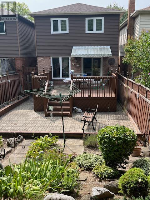 Photo 12 of 102 Swinton Crescent, Vaughan ON
