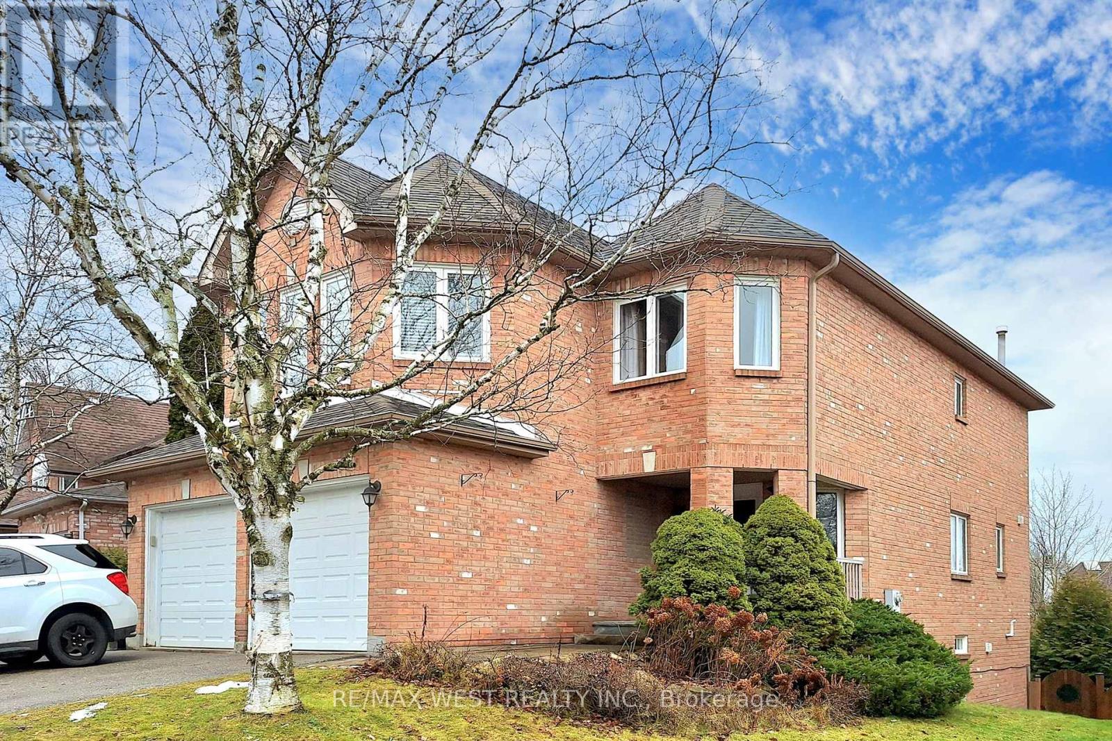 Photo 18 of 43 Chiswick Crescent, Aurora ON