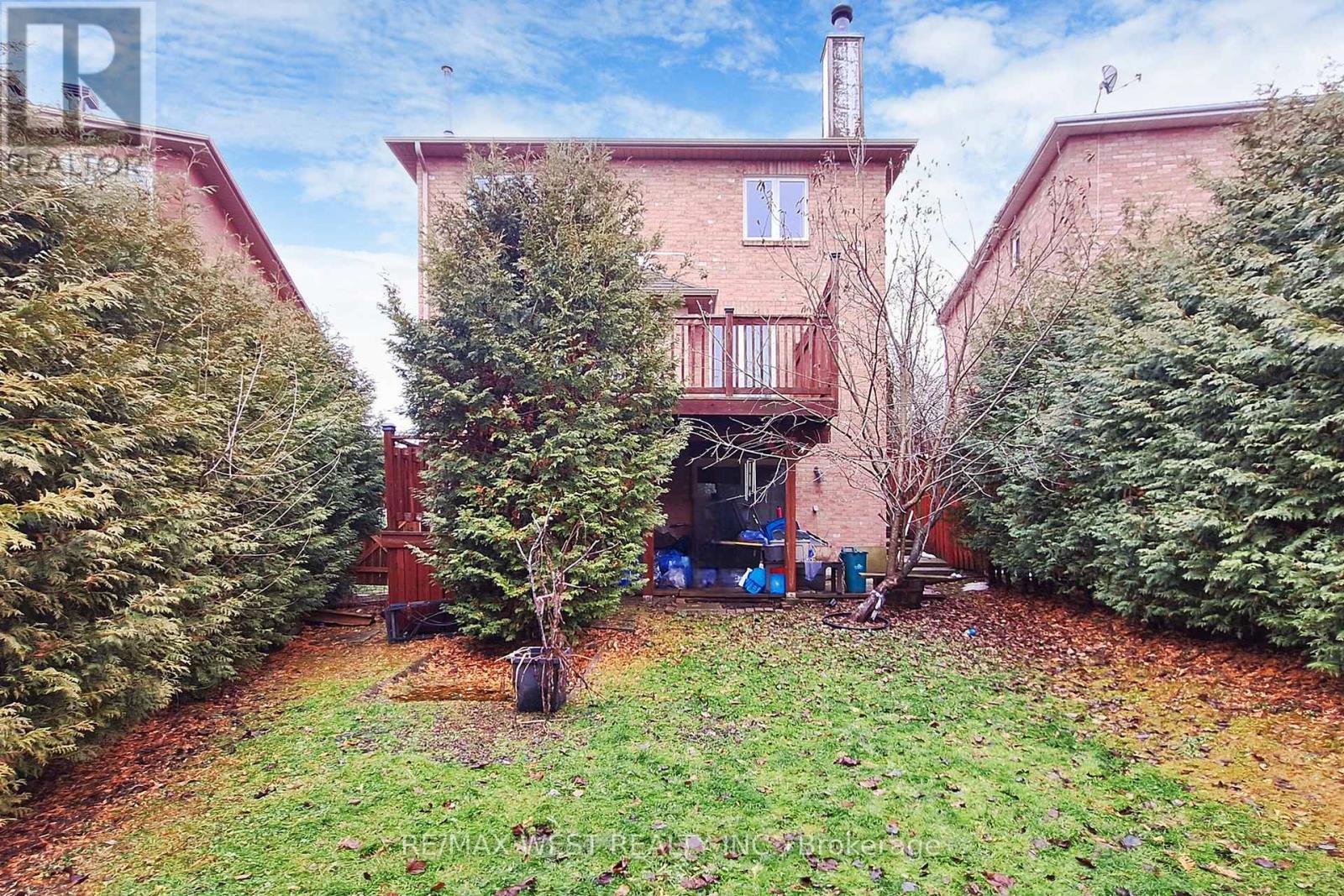 Photo 25 of 43 Chiswick Crescent, Aurora ON