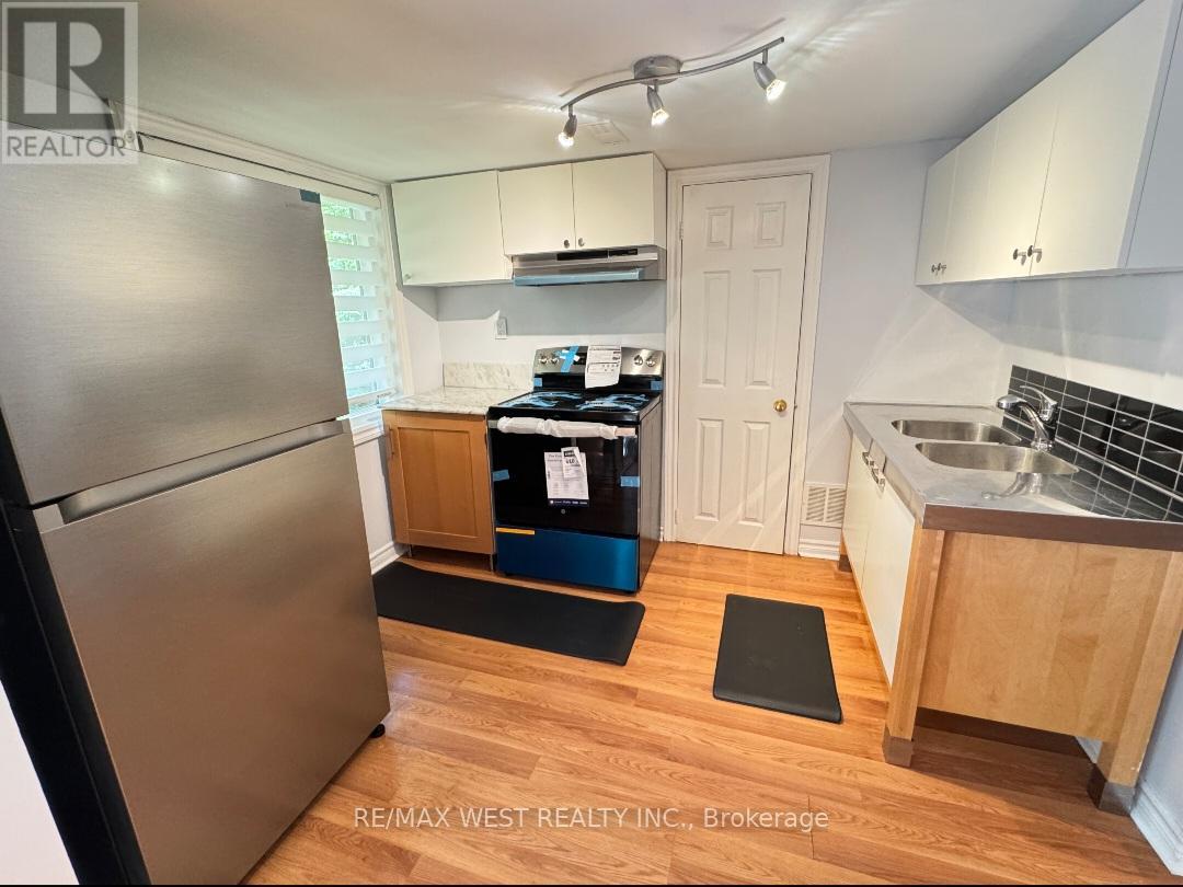 Photo 3 of Basement 43 Chiswick Crescent, Aurora ON
