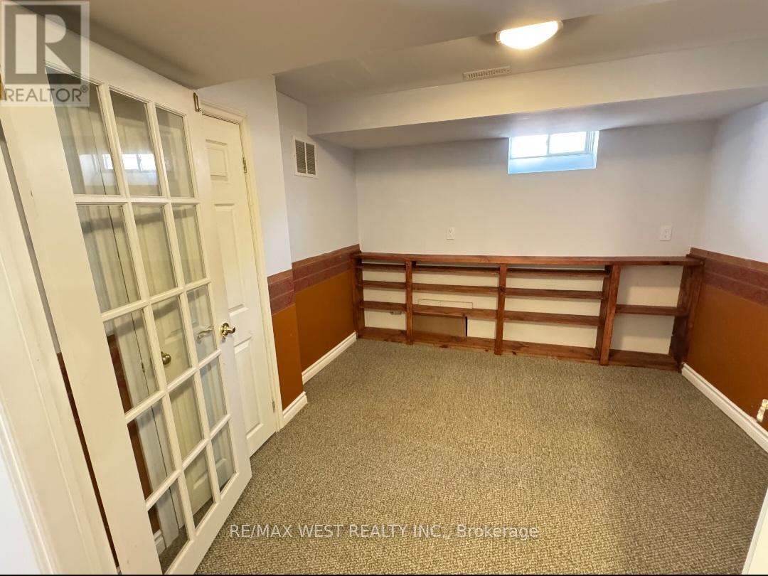 Photo 5 of Basement 43 Chiswick Crescent, Aurora ON