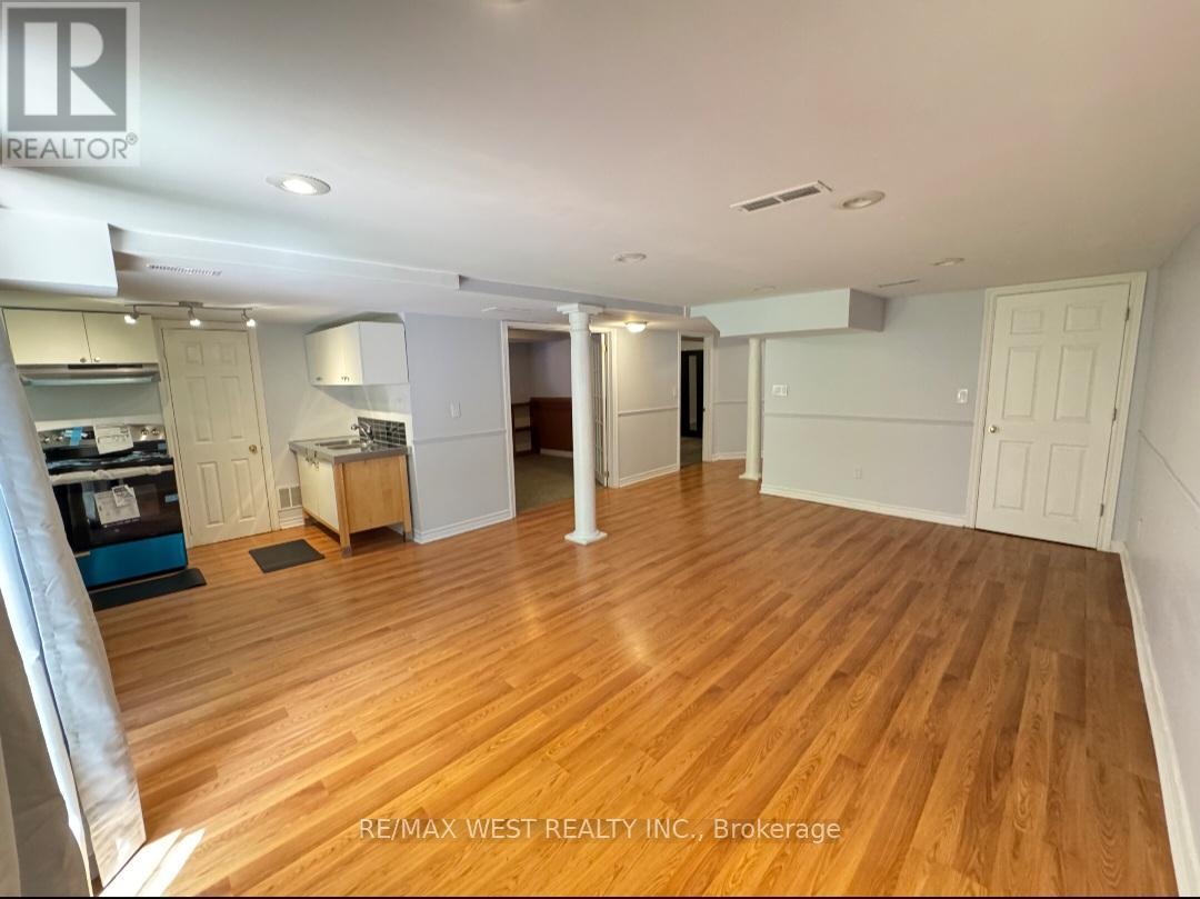 Photo 2 of Basement 43 Chiswick Crescent, Aurora ON