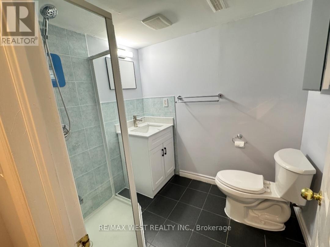 Photo 4 of Basement 43 Chiswick Crescent, Aurora ON
