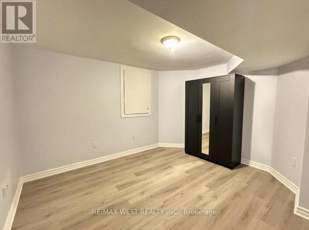 Photo 6 of Basement 43 Chiswick Crescent, Aurora ON