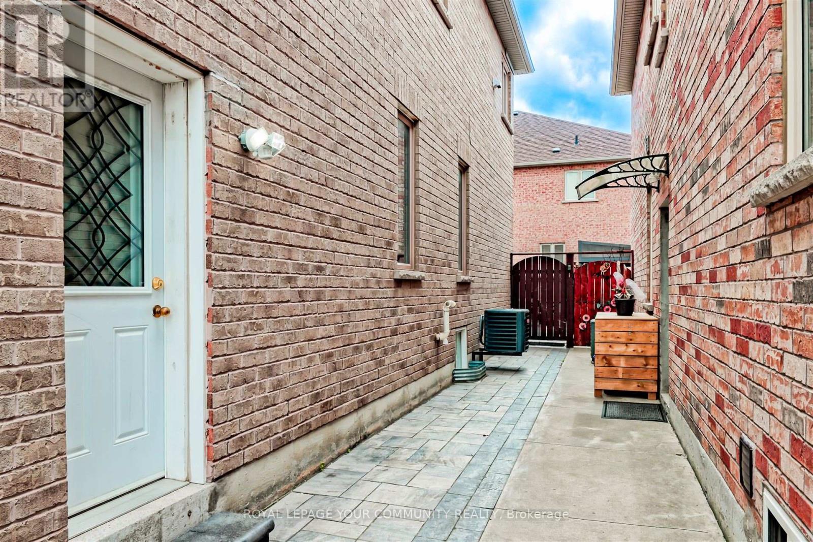 Photo 10 of Bsmt 86 Black Maple Crescent, Vaughan ON