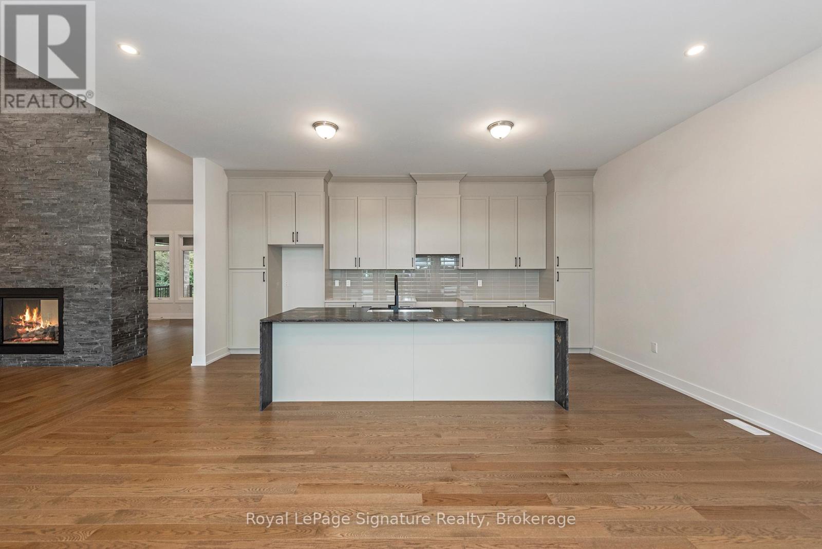 Photo 29 of 124 Dorothy Drive, Blue Mountains ON