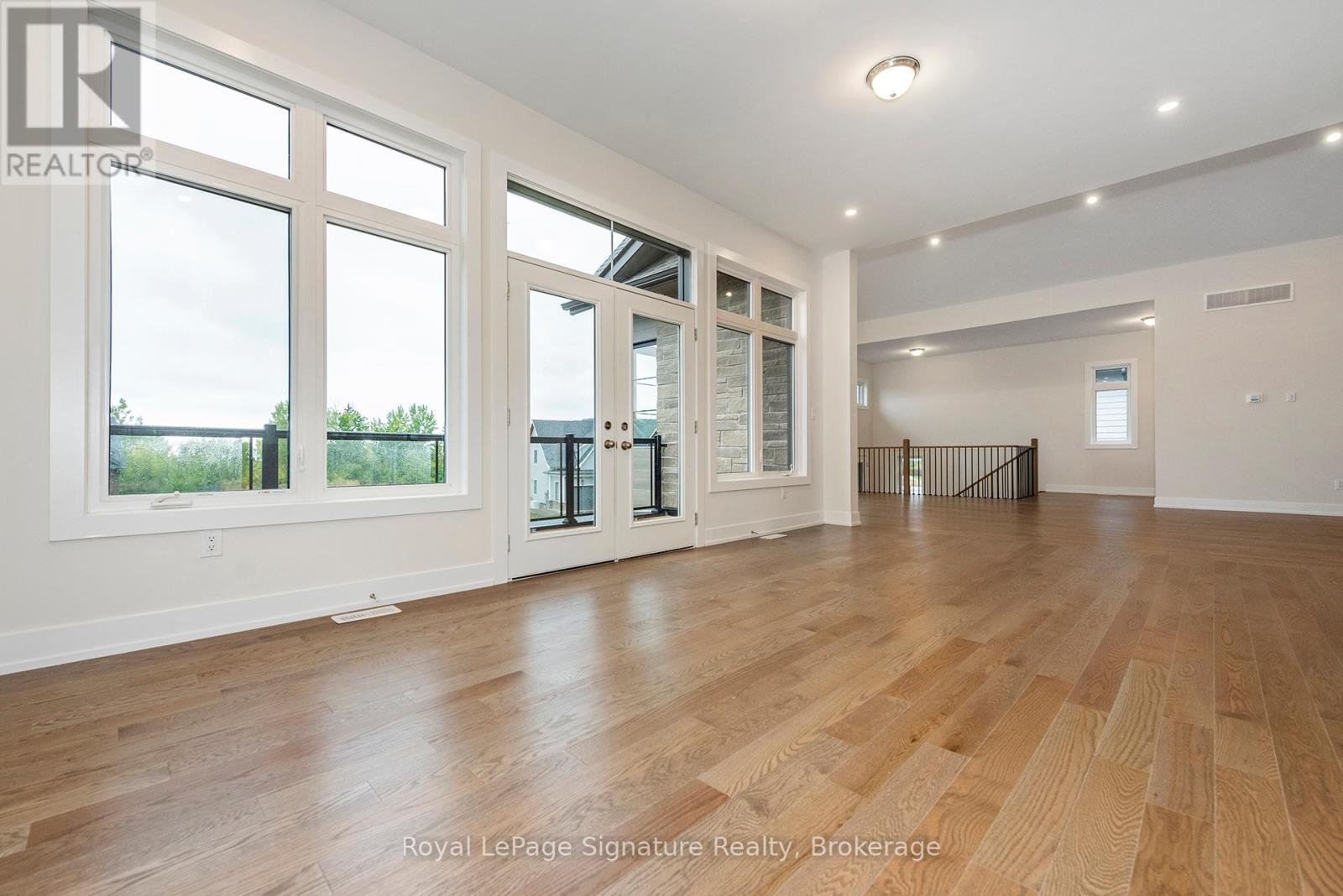 Photo 3 of 124 Dorothy Drive, Blue Mountains ON