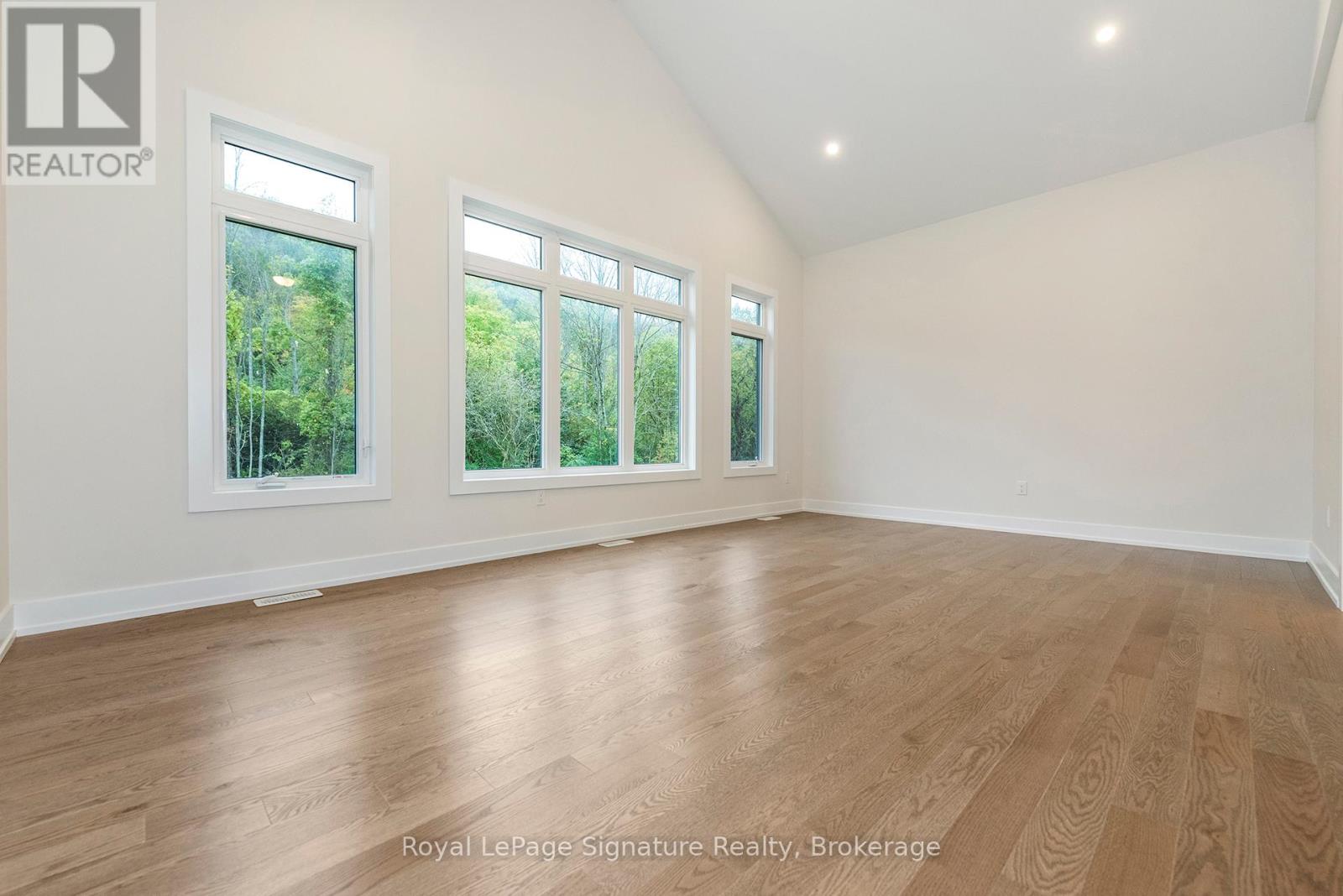 Photo 43 of 124 Dorothy Drive, Blue Mountains ON