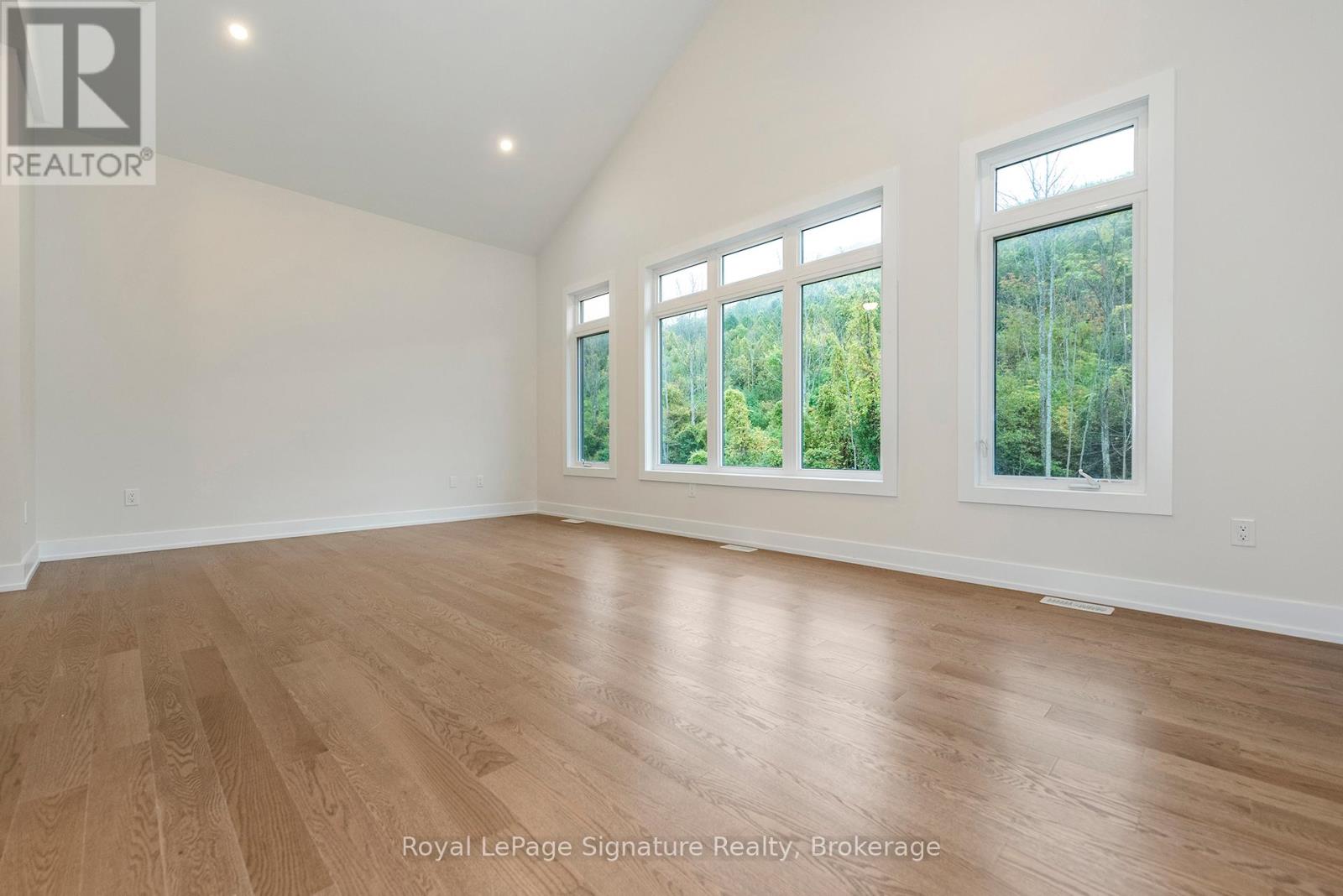Photo 45 of 124 Dorothy Drive, Blue Mountains ON
