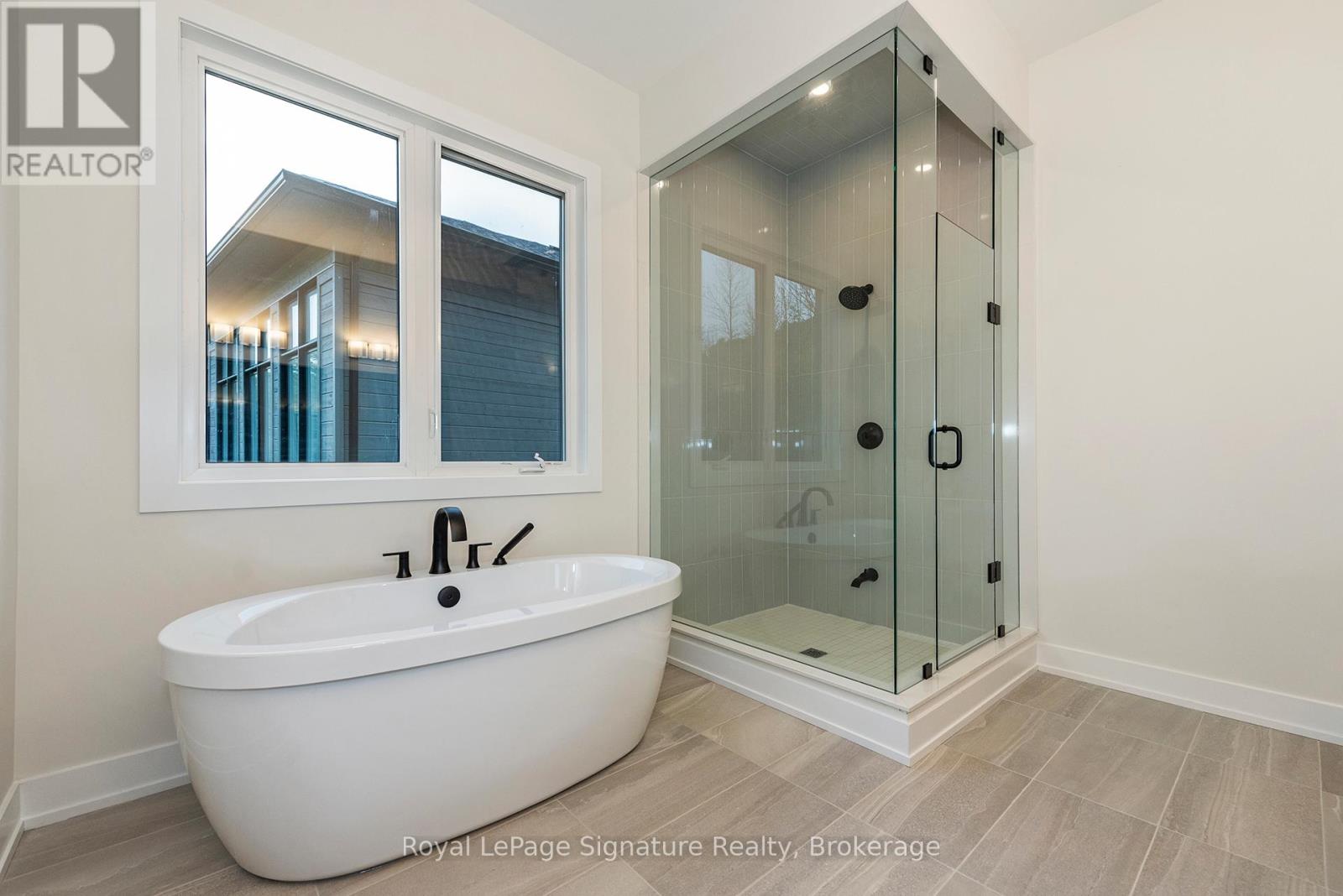 Photo 17 of 124 Dorothy Drive, Blue Mountains ON