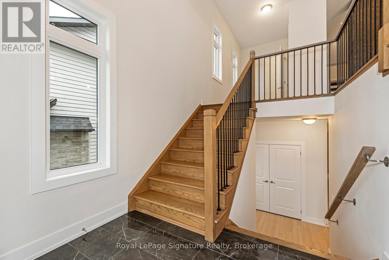 Photo 15 of 124 Dorothy Drive, Blue Mountains ON