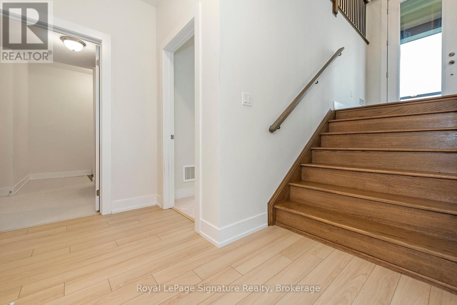 Photo 16 of 124 Dorothy Drive, Blue Mountains ON