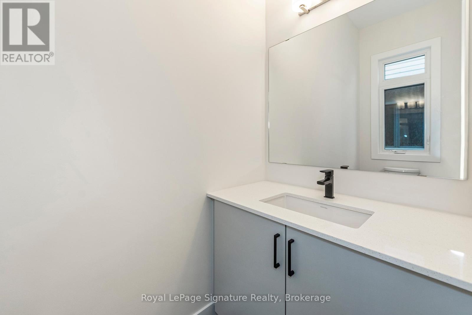 Photo 34 of 124 Dorothy Drive, Blue Mountains ON