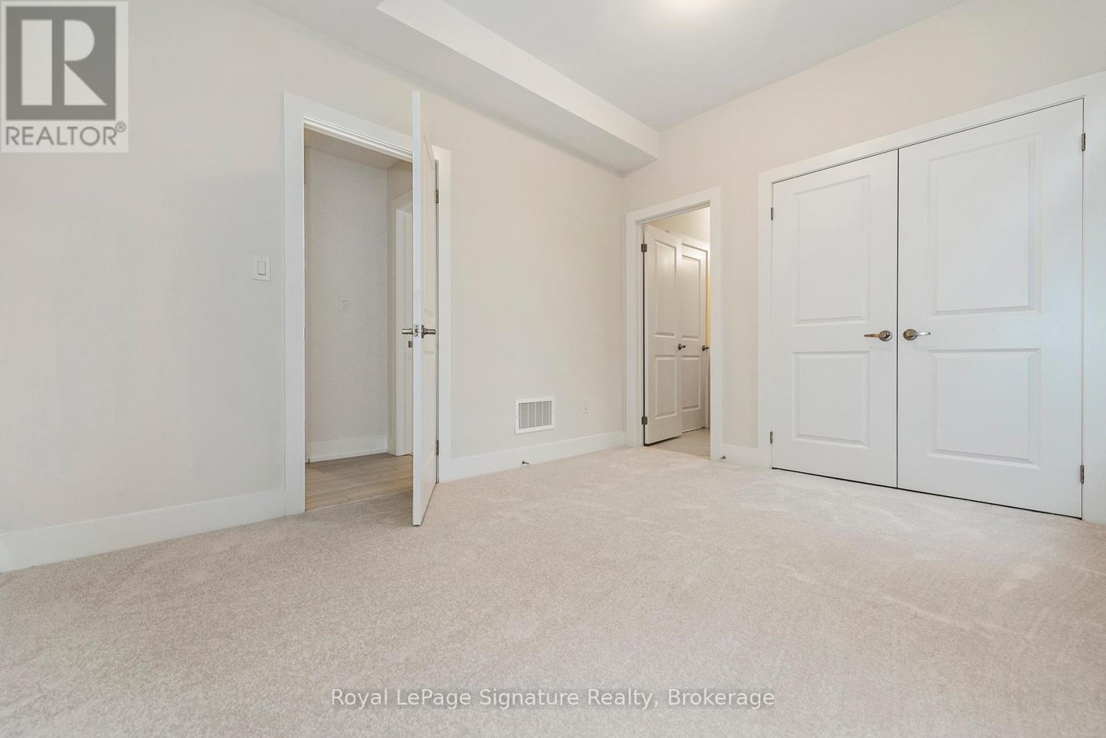 Photo 2 of 124 Dorothy Drive, Blue Mountains ON