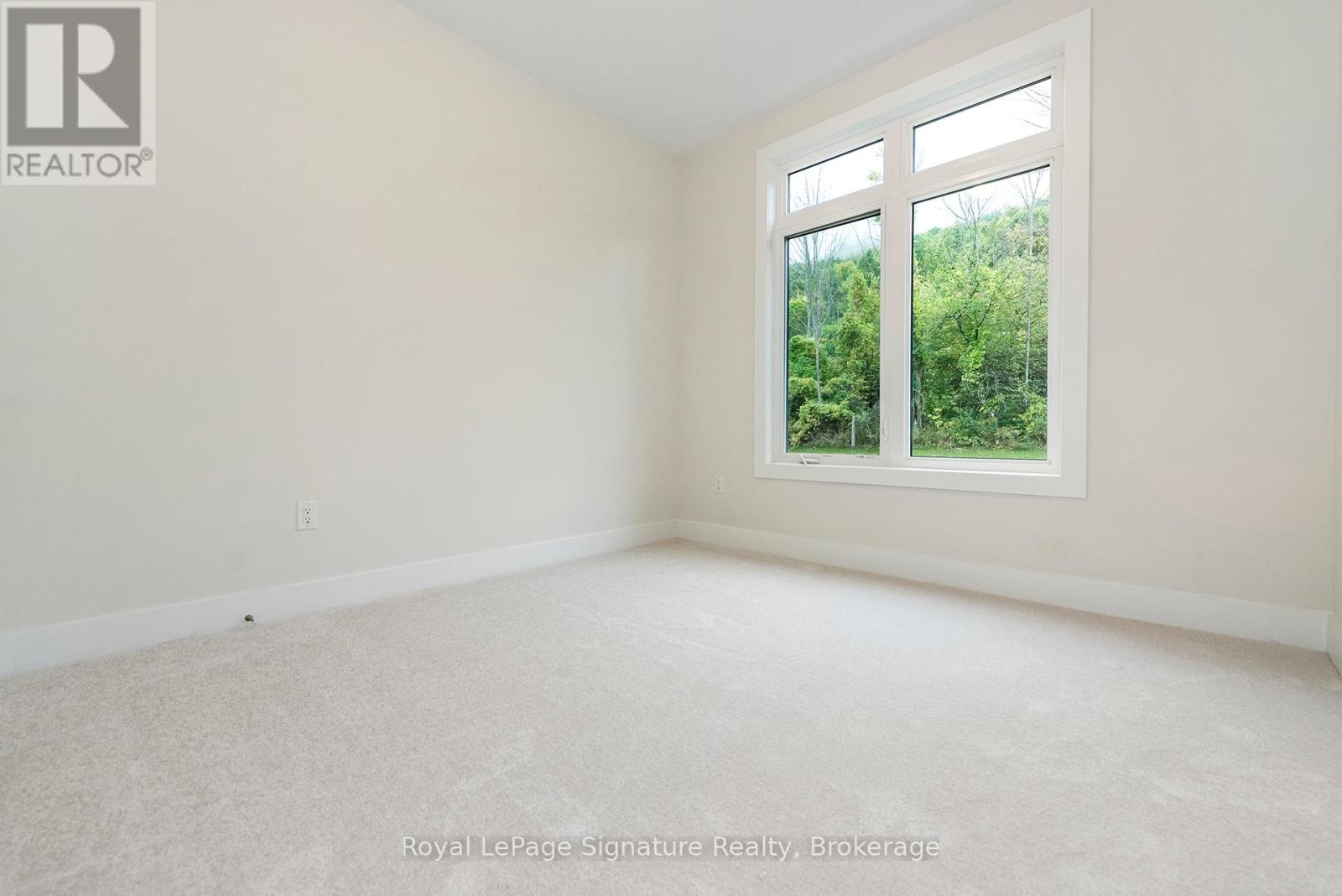 Photo 23 of 124 Dorothy Drive, Blue Mountains ON
