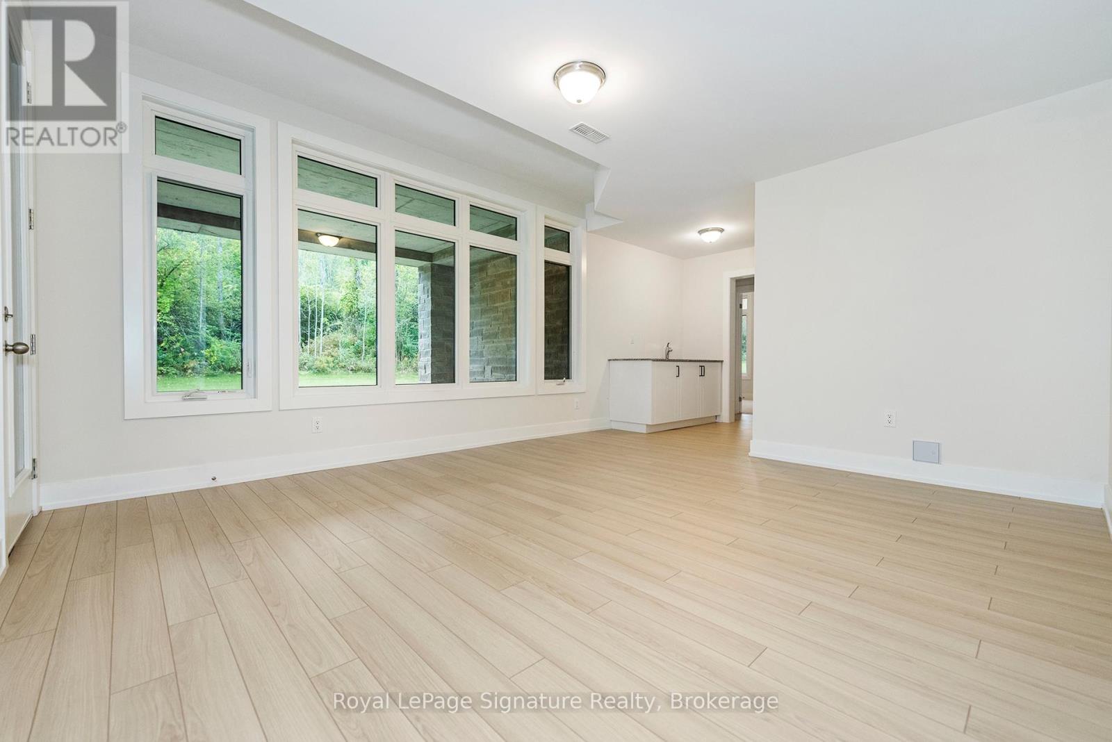 Photo 12 of 124 Dorothy Drive, Blue Mountains ON