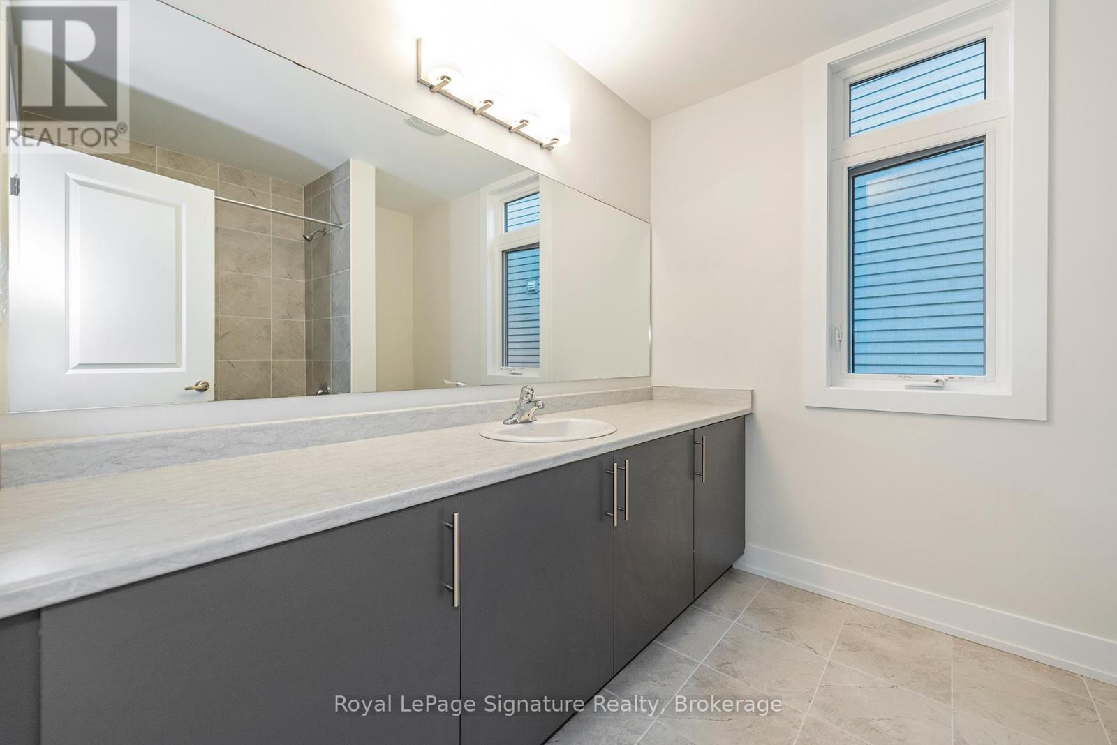 Photo 24 of 124 Dorothy Drive, Blue Mountains ON
