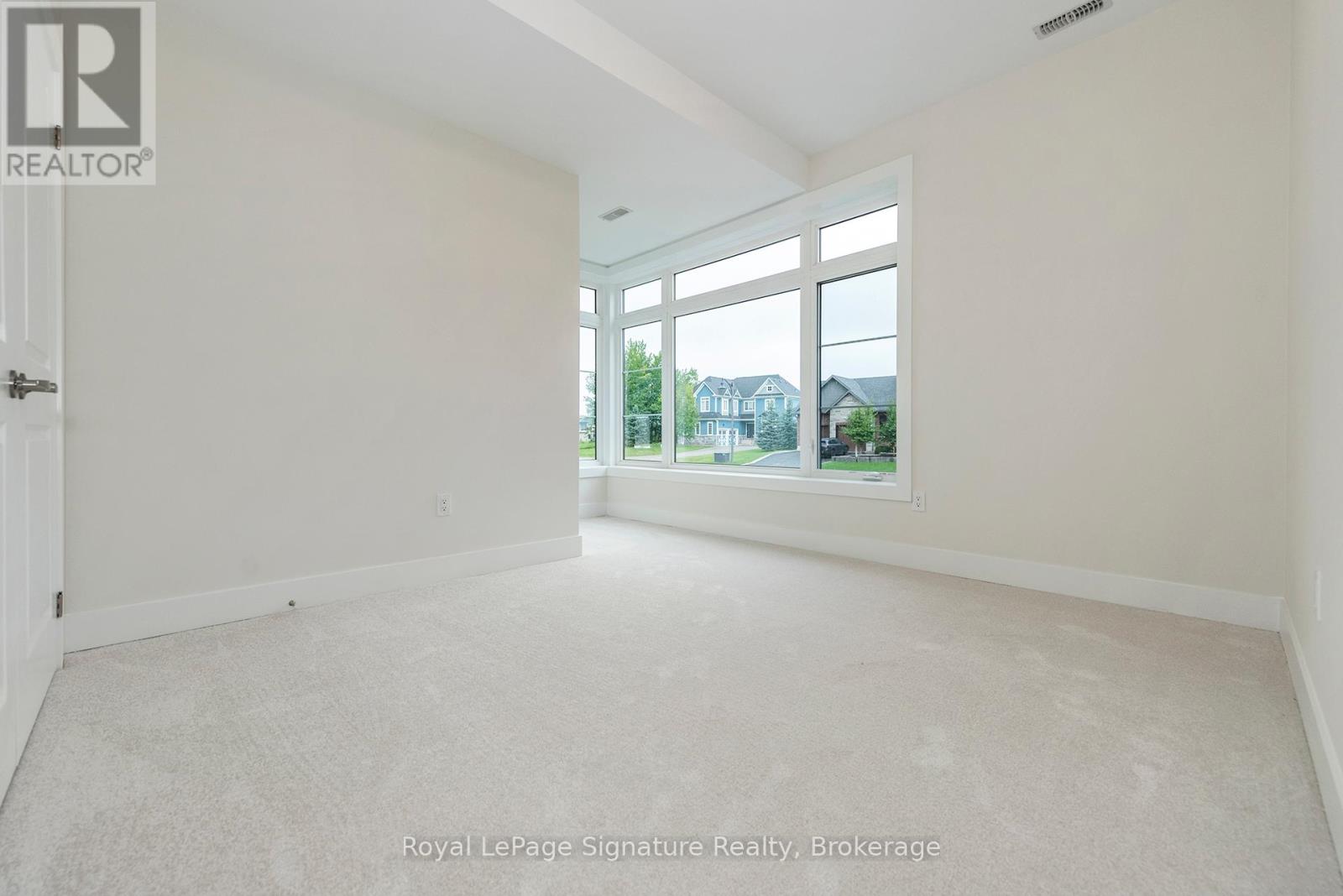 Photo 25 of 124 Dorothy Drive, Blue Mountains ON