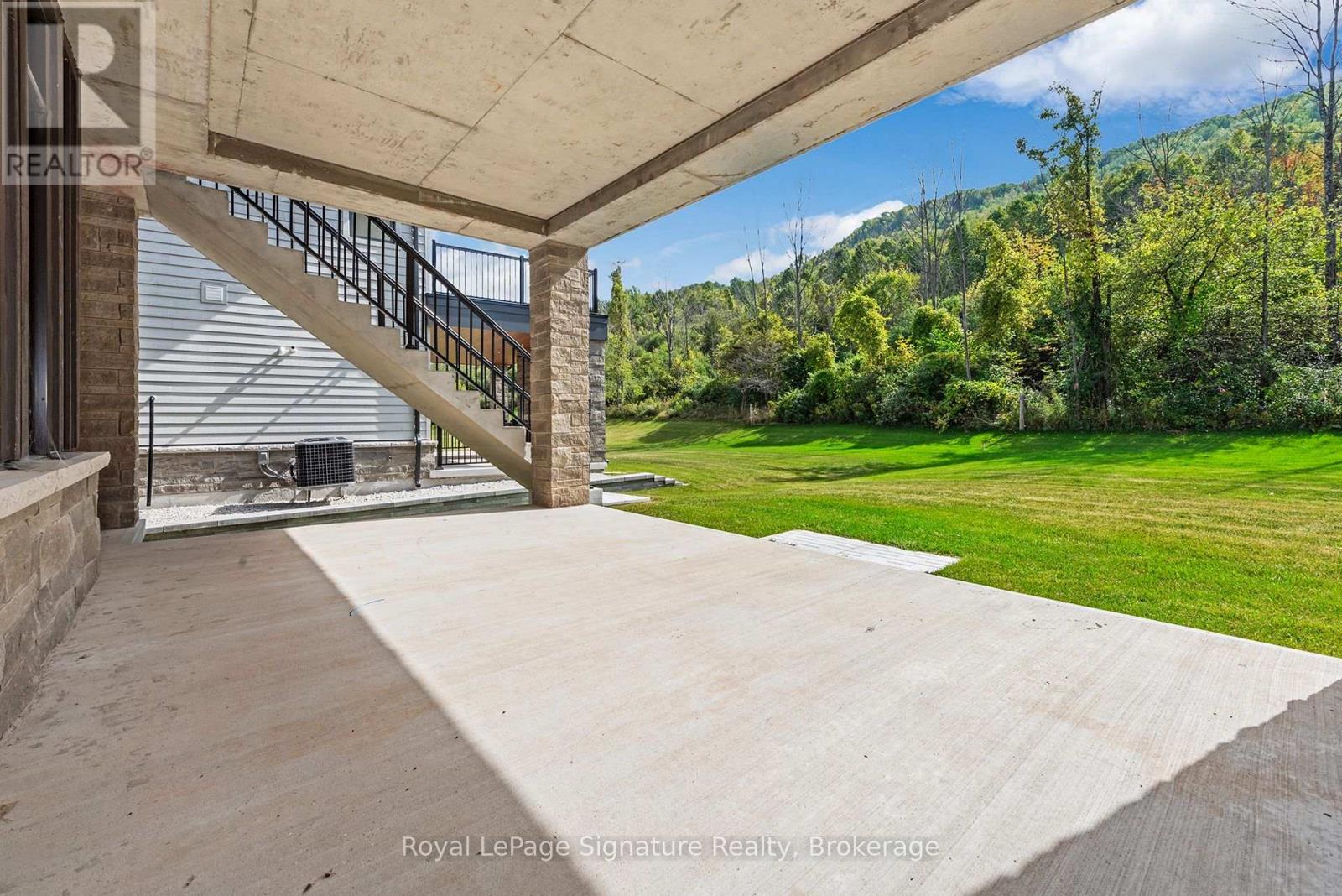 Photo 18 of 124 Dorothy Drive, Blue Mountains ON