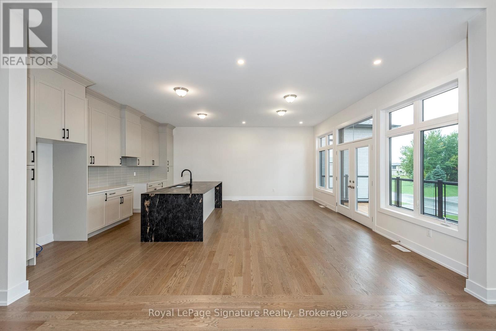 Photo 4 of 124 Dorothy Drive, Blue Mountains ON