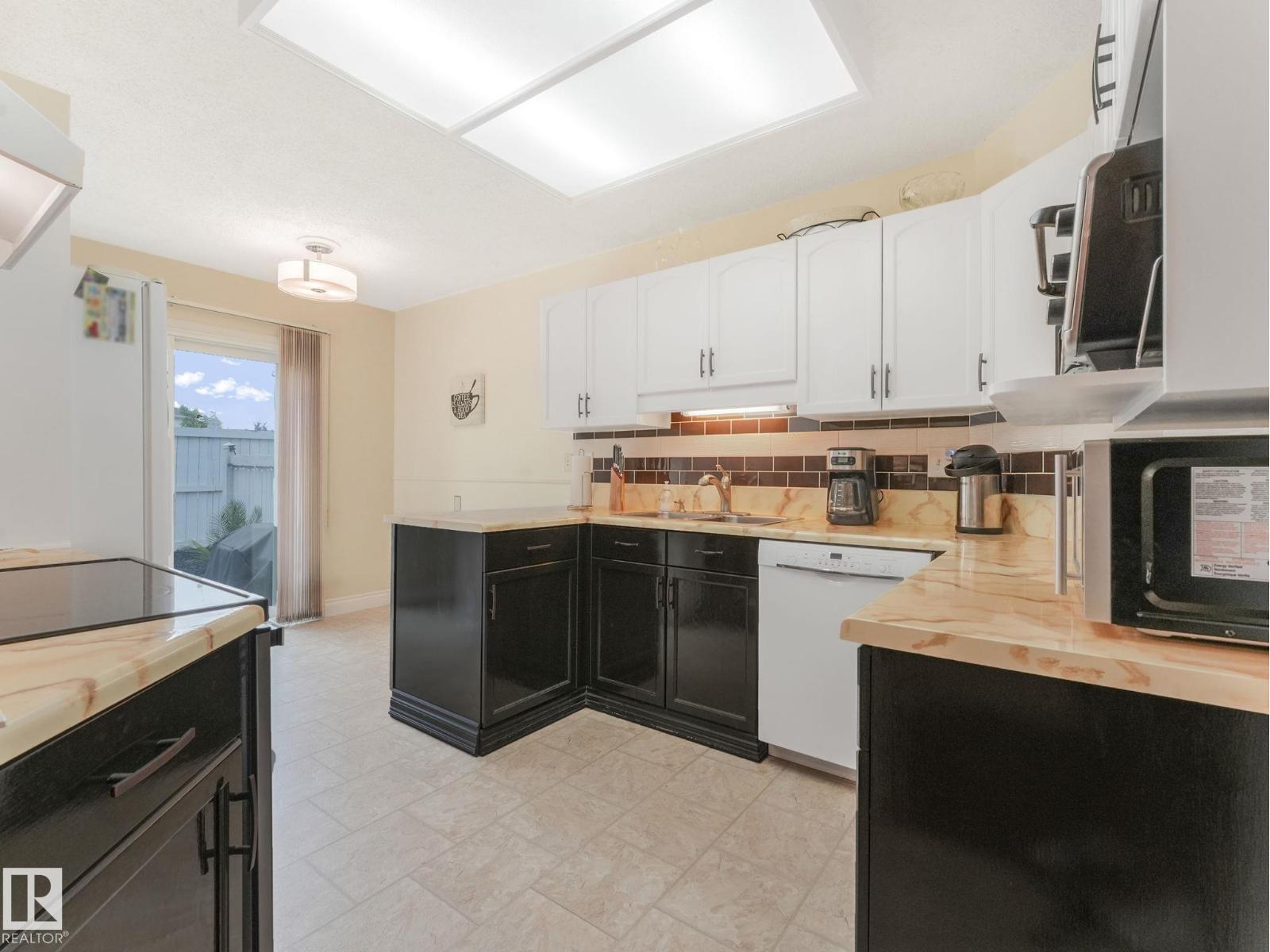 Photo 6 of 37 2911 36 St Nw, Edmonton AB