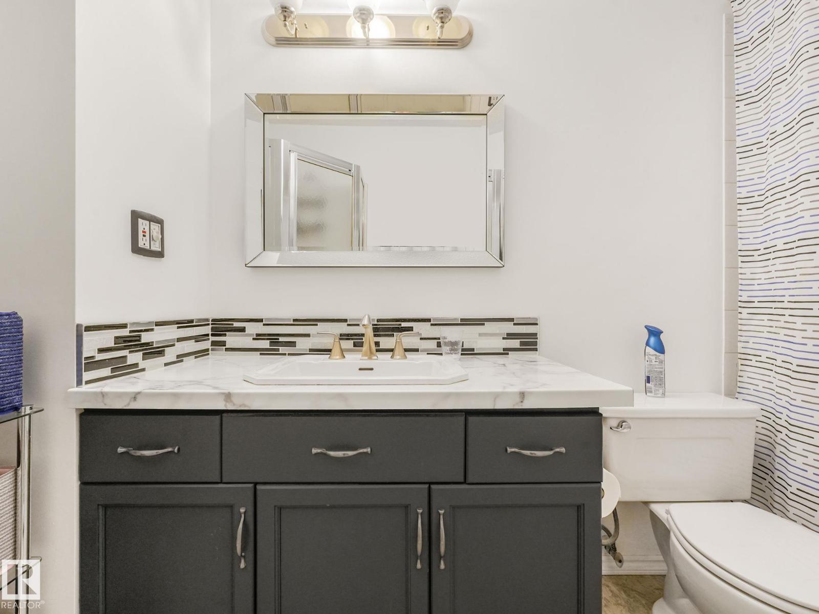 Photo 10 of 37 2911 36 St Nw, Edmonton AB