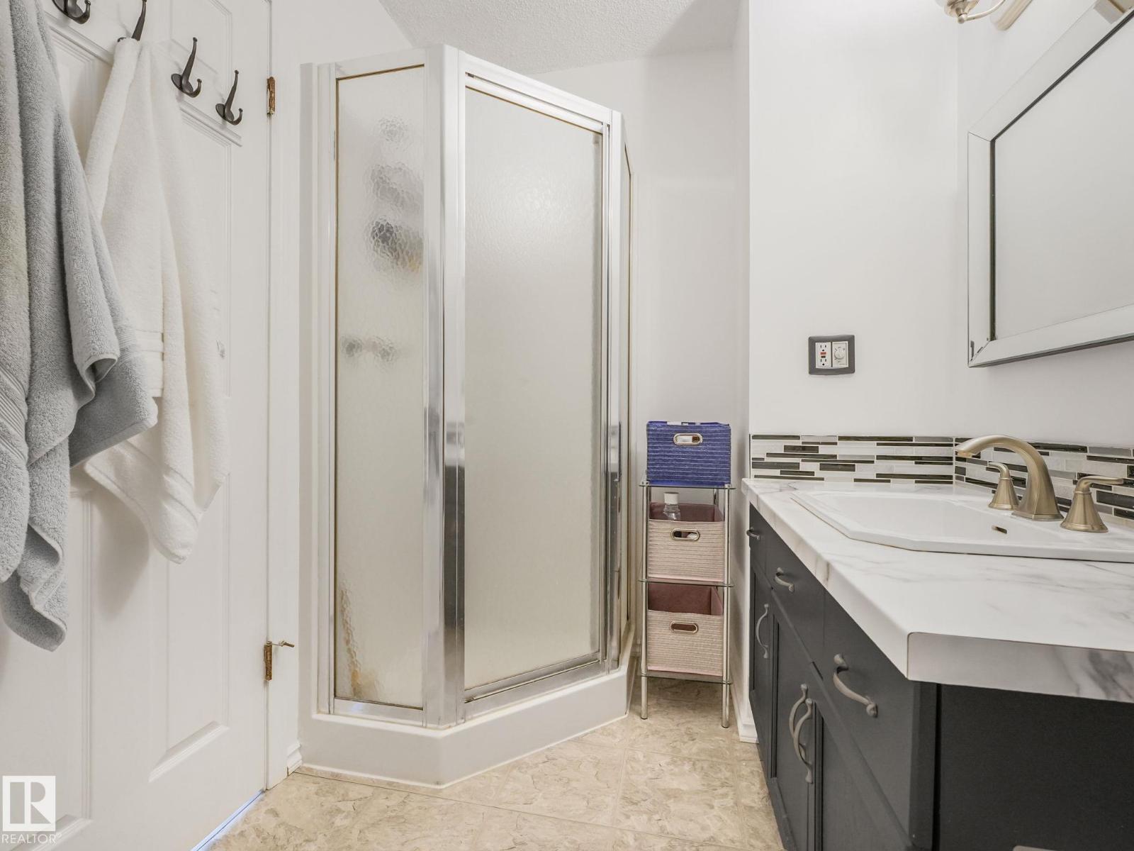 Photo 23 of 37 2911 36 St Nw, Edmonton AB