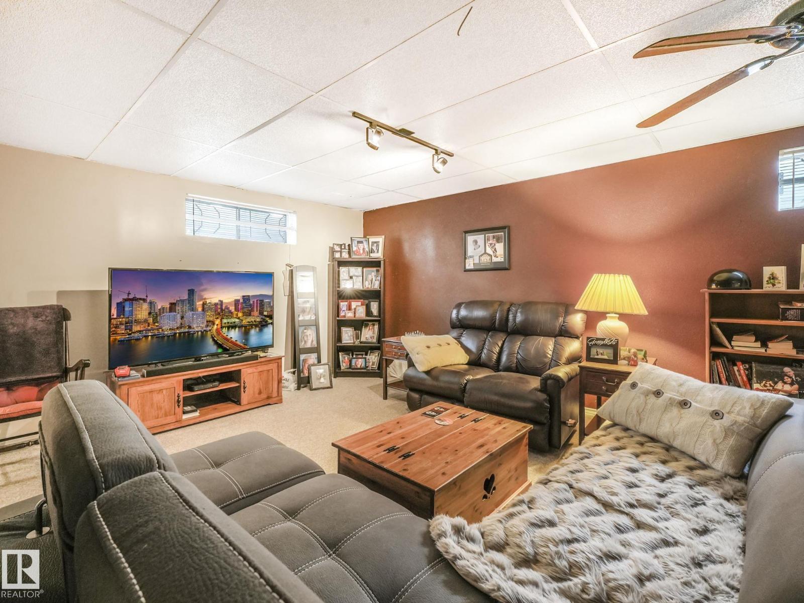 Photo 19 of 37 2911 36 St Nw, Edmonton AB
