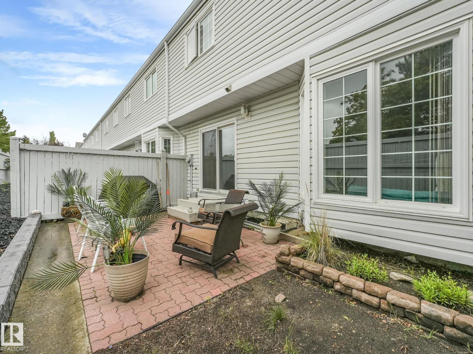 Photo 2 of 37 2911 36 St Nw, Edmonton AB