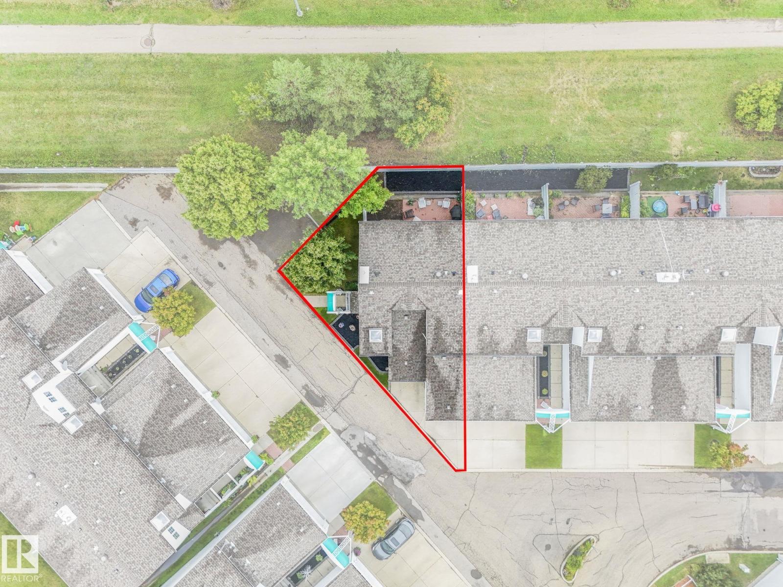 Photo 8 of 37 2911 36 St Nw, Edmonton AB