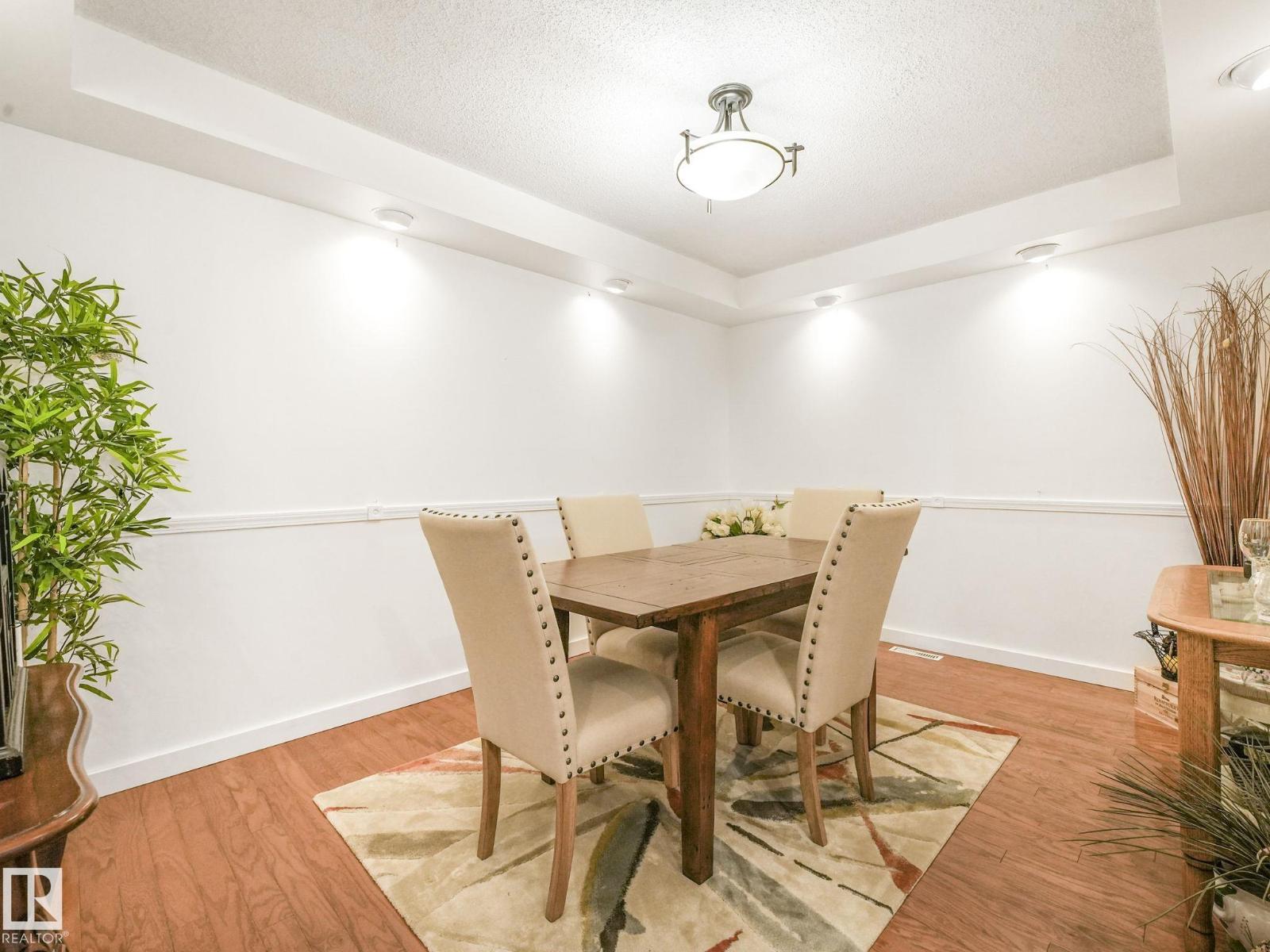 Photo 15 of 37 2911 36 St Nw, Edmonton AB