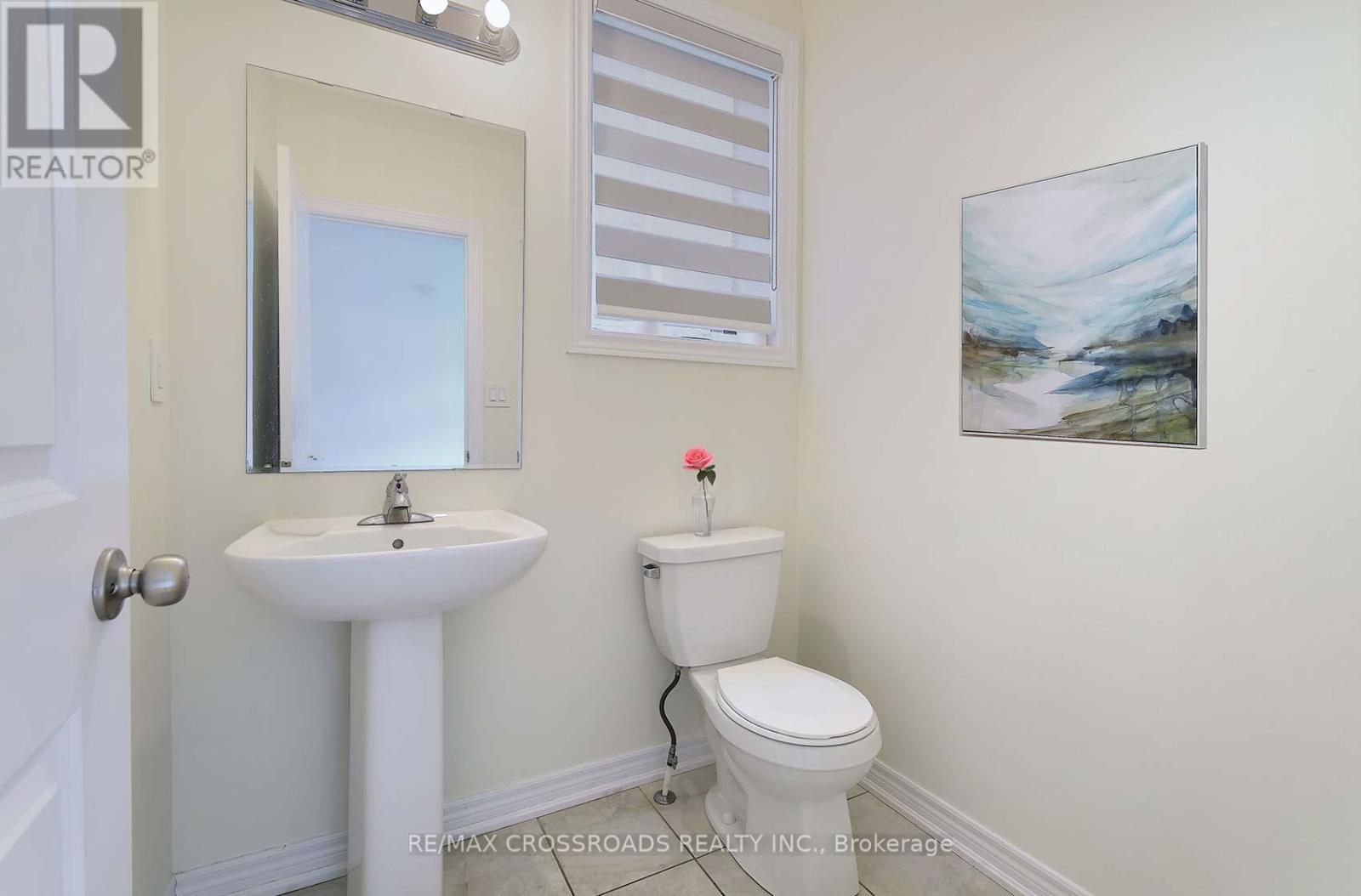 Photo 2 of 26 Kambalda Road N, Brampton ON