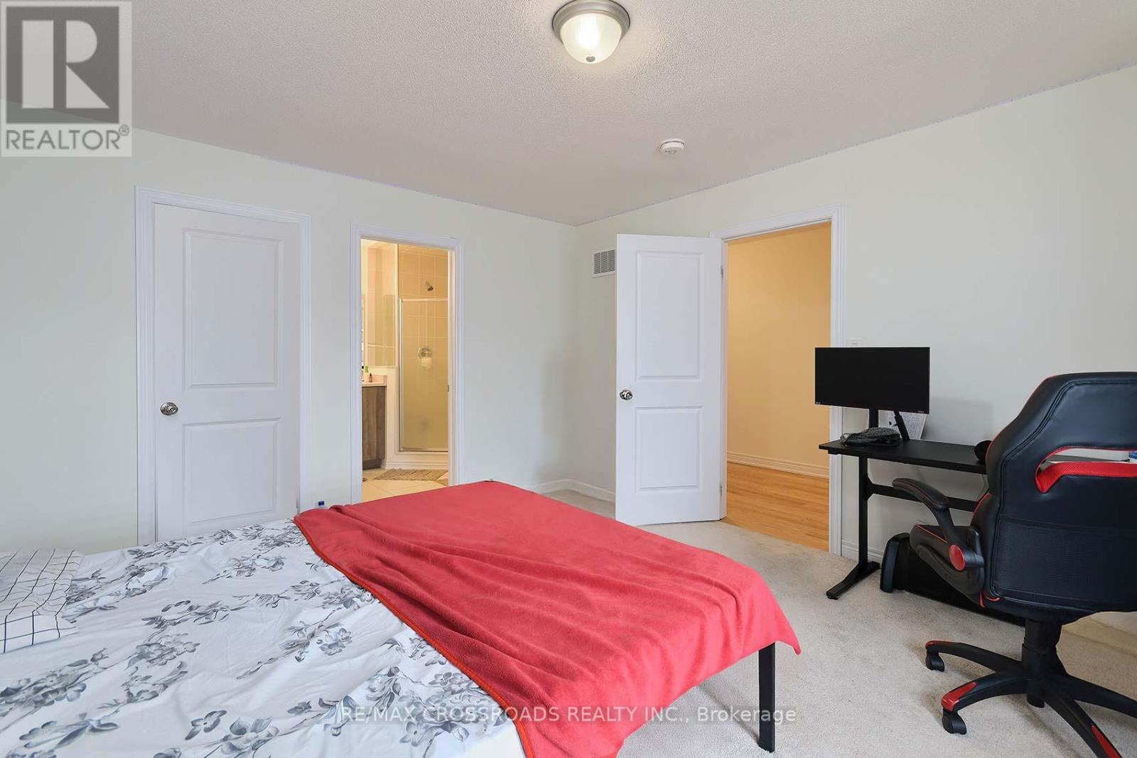 Photo 31 of 26 Kambalda Road N, Brampton ON