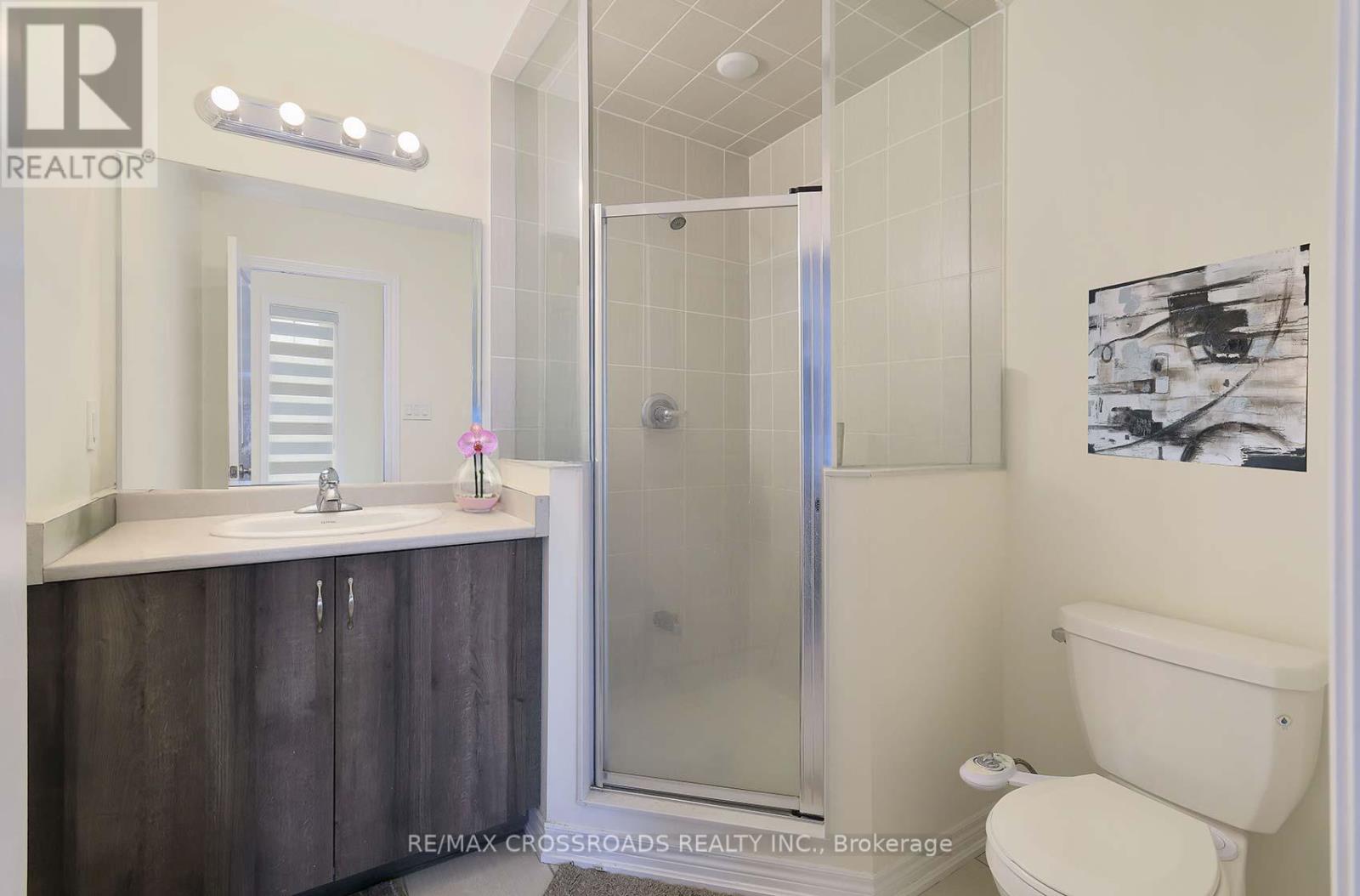 Photo 7 of 26 Kambalda Road N, Brampton ON
