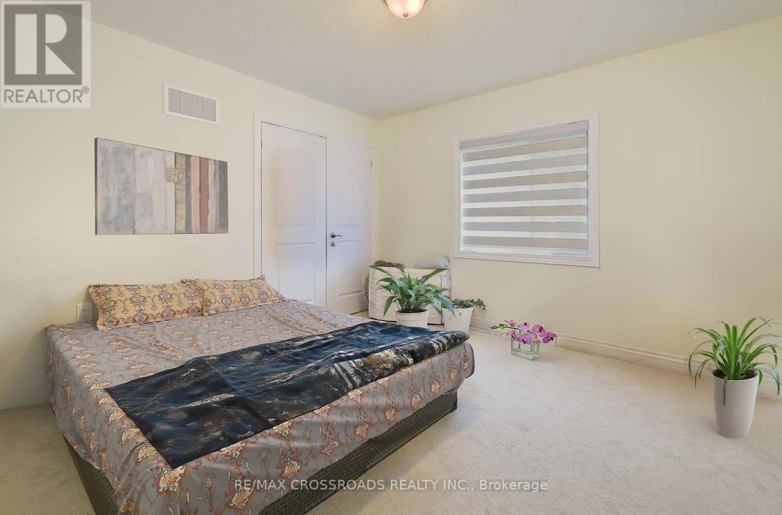 Photo 20 of 26 Kambalda Road N, Brampton ON