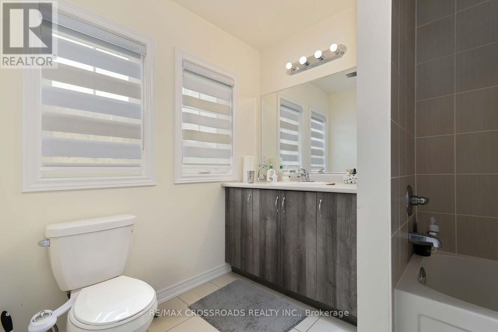 Photo 15 of 26 Kambalda Road N, Brampton ON