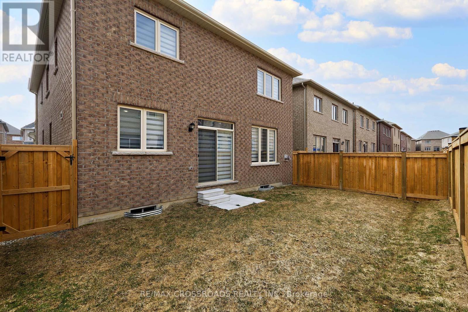 Photo 25 of 26 Kambalda Road N, Brampton ON