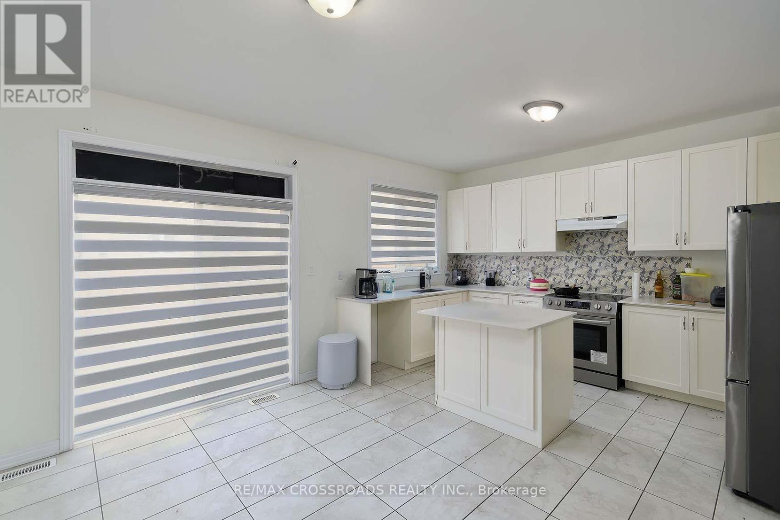 Photo 34 of 26 Kambalda Road N, Brampton ON