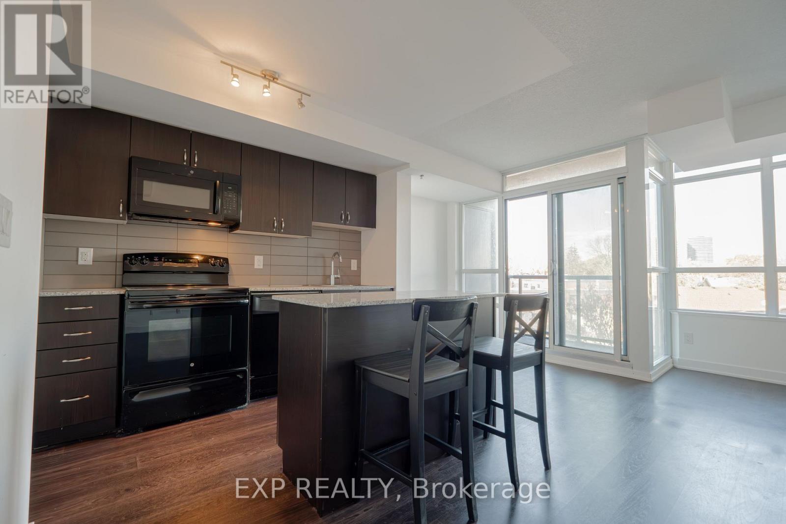 Photo 33 of 417 11 Superior Avenue, Toronto ON