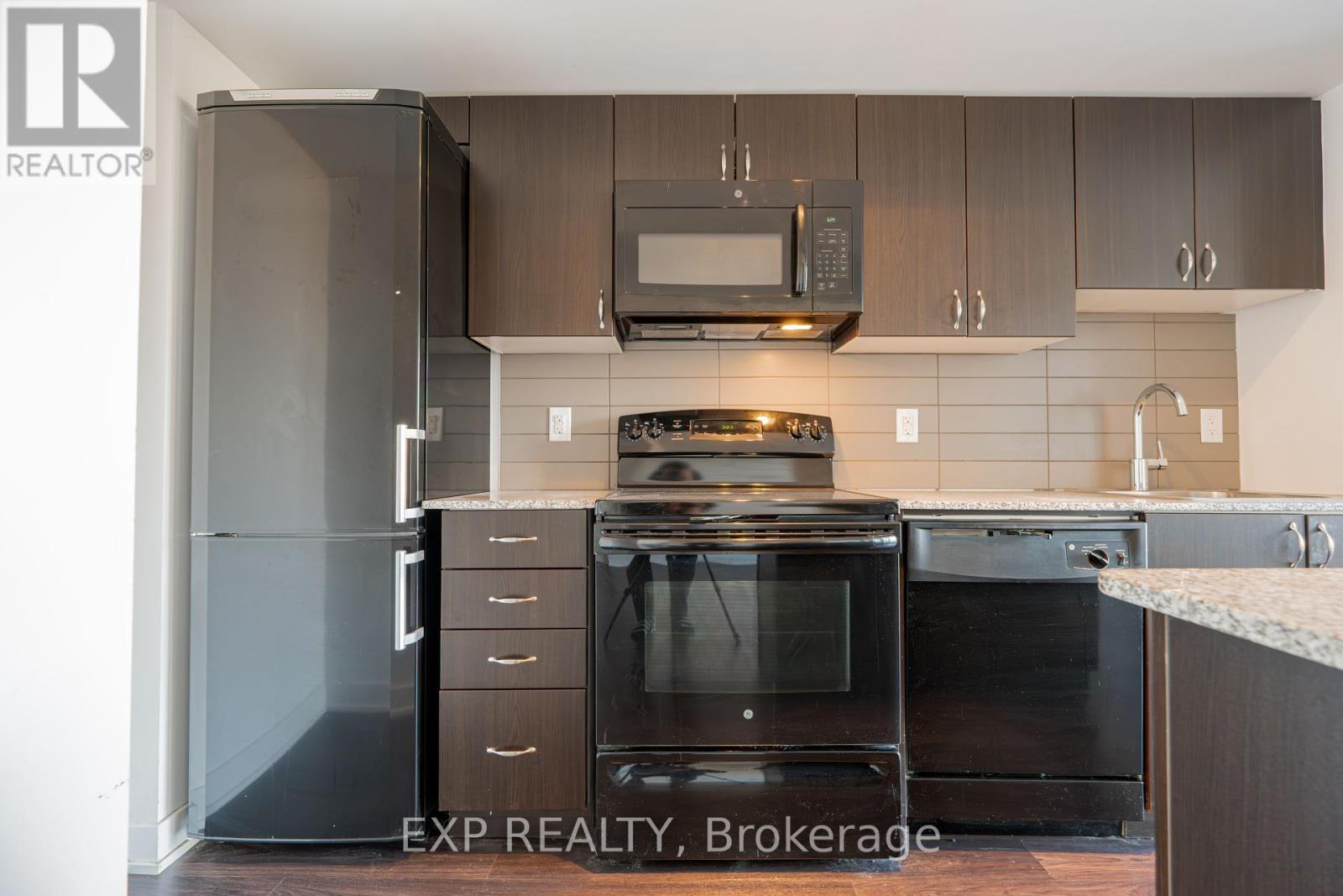 Photo 35 of 417 11 Superior Avenue, Toronto ON